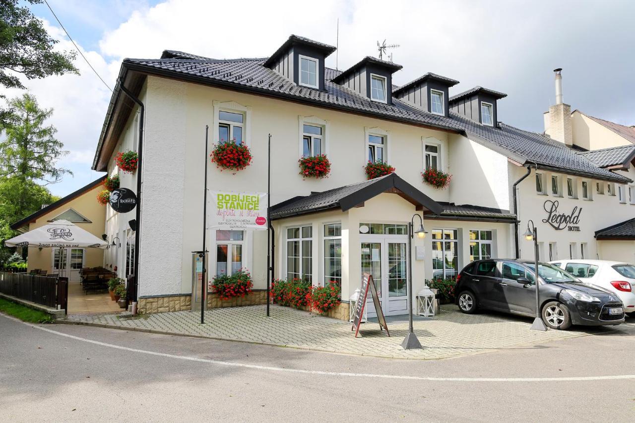 Hotel Leopold Račín エクステリア 写真