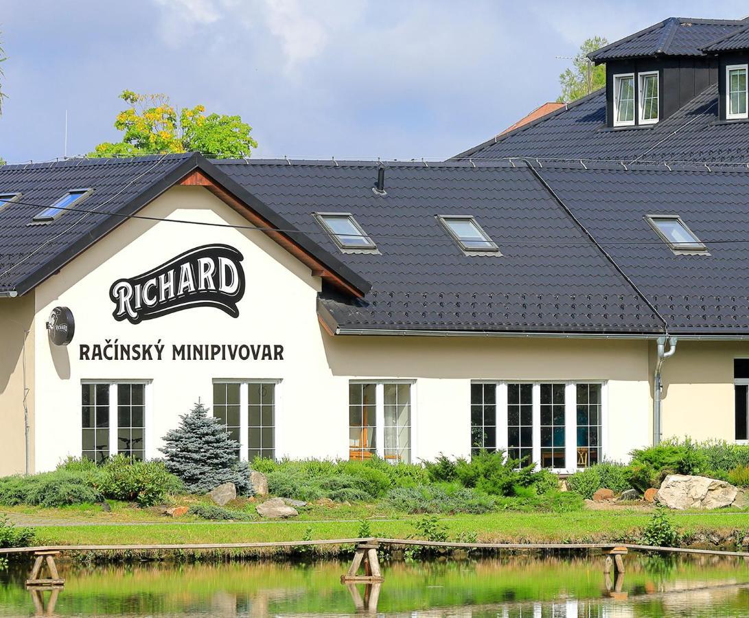 Hotel Leopold Račín エクステリア 写真