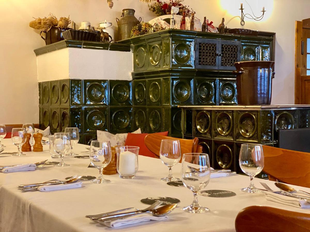 Hotel Leopold Račín エクステリア 写真