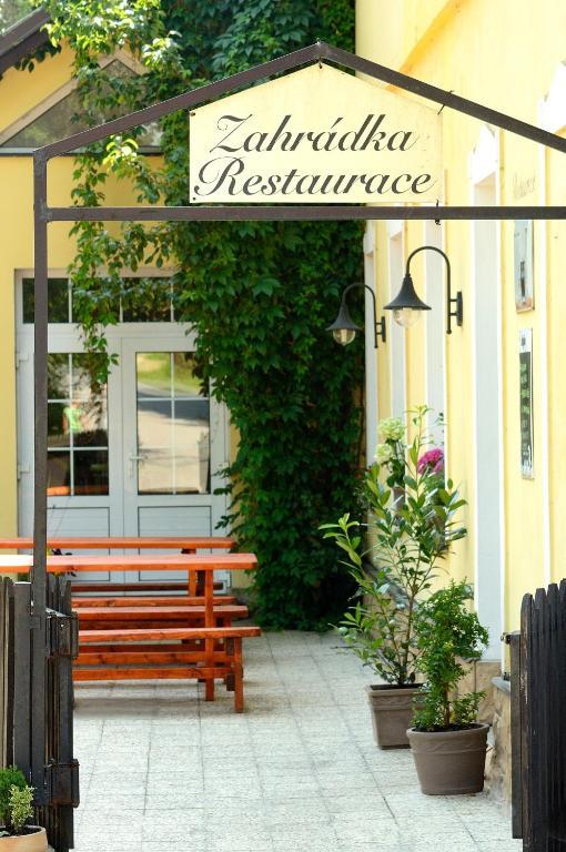 Hotel Leopold Račín エクステリア 写真